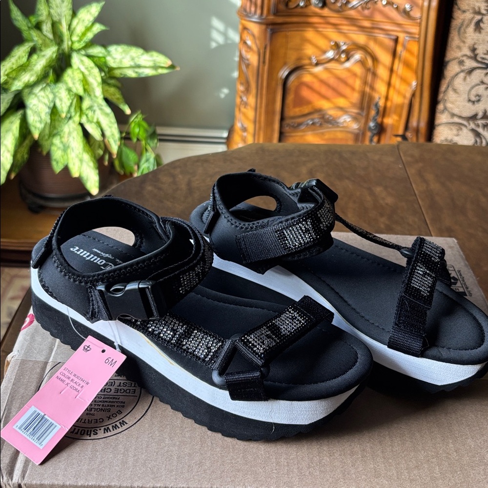 Juicy Couture Black and White Sandals